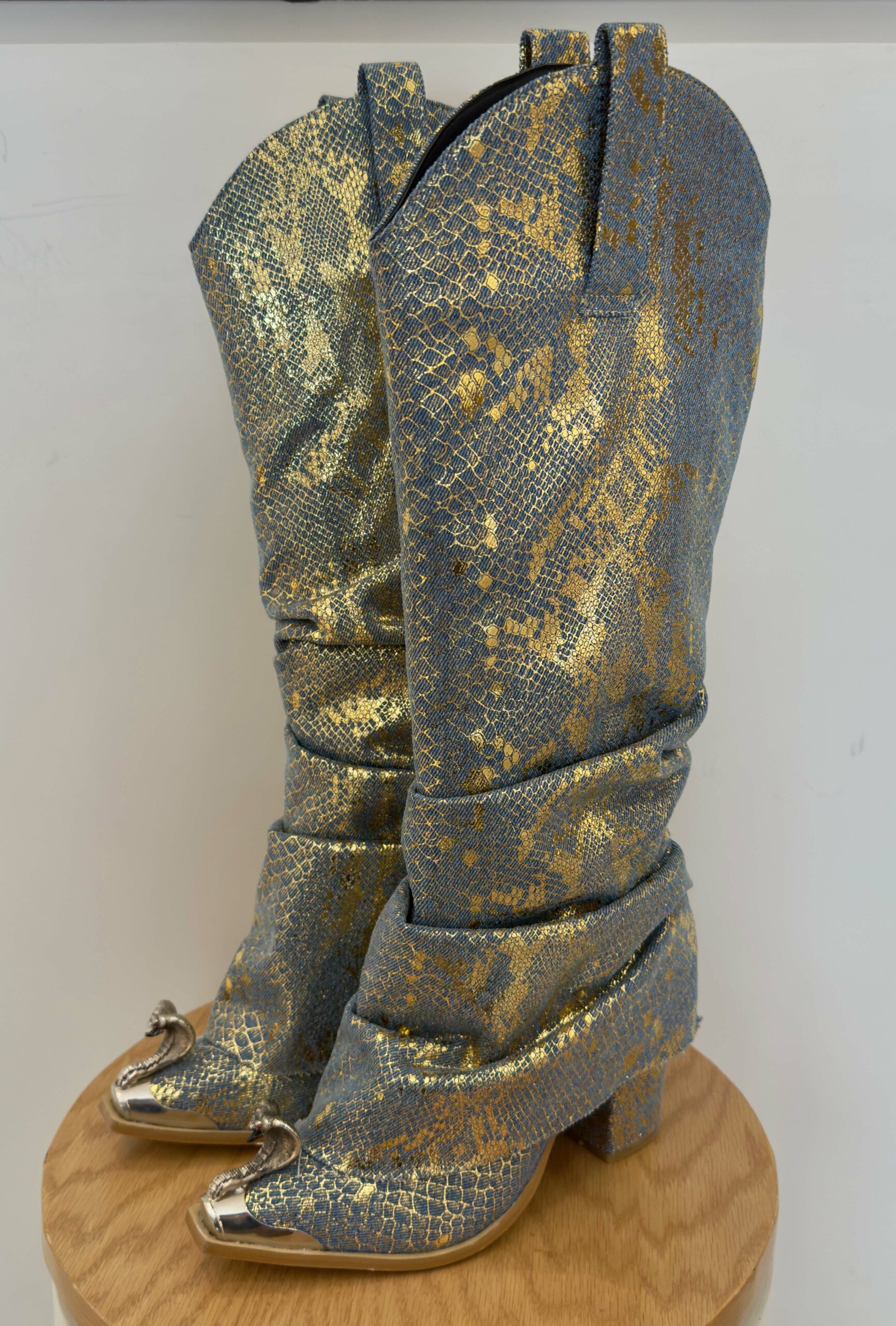 Renee Denim Snake Oro